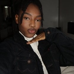 avatar de du commentaire : Une série super attractive avec énormément de rebondissements et un final pas mal 