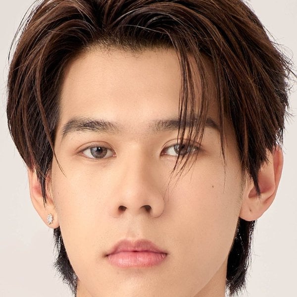 ชยธร ไตรรัตนประดิษฐ์