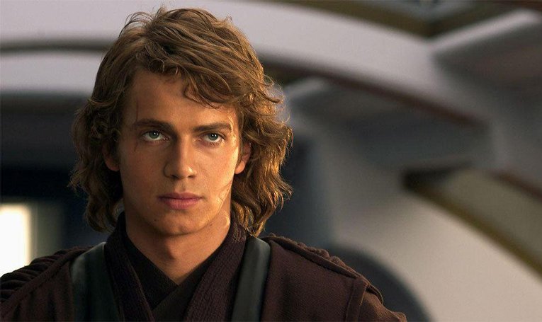 Hayden Christensen renfile (encore) la cape d’Anakin pour Disney+