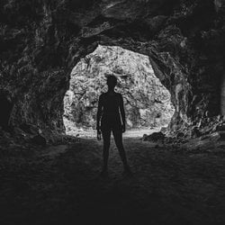 avatar de du commentaire : Totalement dans la veine d'Outlander, toujours aussi beau et enchanteur, et on retrouve enfin l'ambiance Écossaise des premières saisons ! 