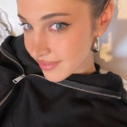 avatar de du commentaire : absolument génial, drôle et touchant, on passe de l’un à l’autre sans problème et ça marche à chaque fois, une de mes séries préférés, gros coup de cœ...
