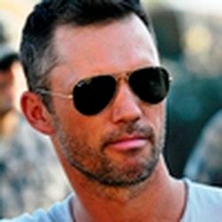 avatar de du commentaire : En train de me refaire la série. Elle reste définitivement ma série préférée et Jeffrey Donovan mon acteur coup de coeur. 