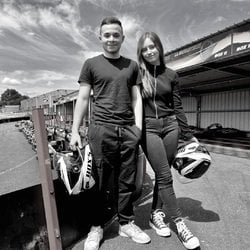 avatar de du commentaire : J’ai vu pas mal de critiques négatives sur cette série. Honnêtement, certes c’est une production FranceTV, mais elle est très bien réalisé. Il est émo...