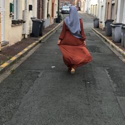 avatar de du commentaire : Aller hop au archive...
On as le droit à tous les scénarios
Le barman drogué.. l'ado rebelle.. la thug du lycée.. les gay de services ... bref une cat...