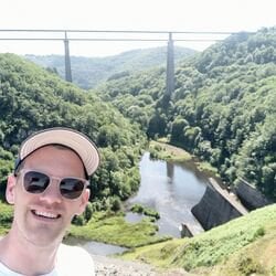avatar de du commentaire : Divertissante et amusante, très bonne série pour se détendre et rigoler