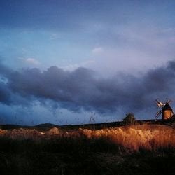 avatar de du commentaire : Quand on a vu Raison et sentiments d'Ang Lee, cette version ne fait pas le poids, excepté dans les beaux paysages de bord de mer, entre falaise et cam...